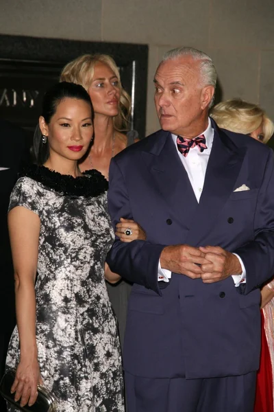 Lucy liu i manolo blahnik — Zdjęcie stockowe