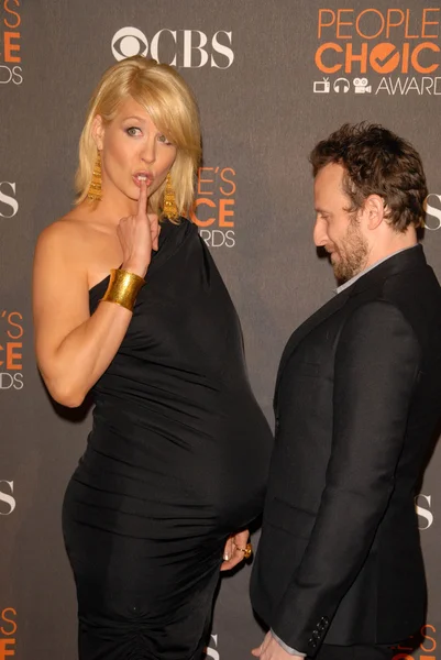 Jenna elfman und bodhi elfman — Stockfoto