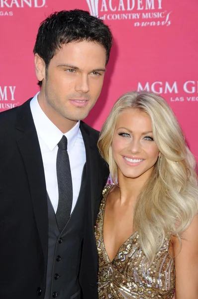 Chuck Wicks and Julianne Hough — Stock Photo, Image