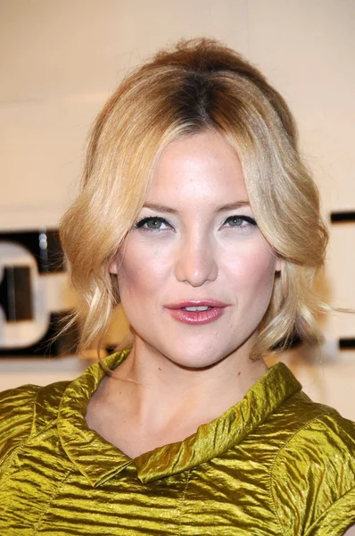 Kate hudson στο burberry beverly hills αποθηκεύσετε εκ νέου άνοιγμα. Burberry Μπέβερλι Χιλς κατάστημα, Μπέβερλι Χιλς, ca. 20-10-08 — Φωτογραφία Αρχείου