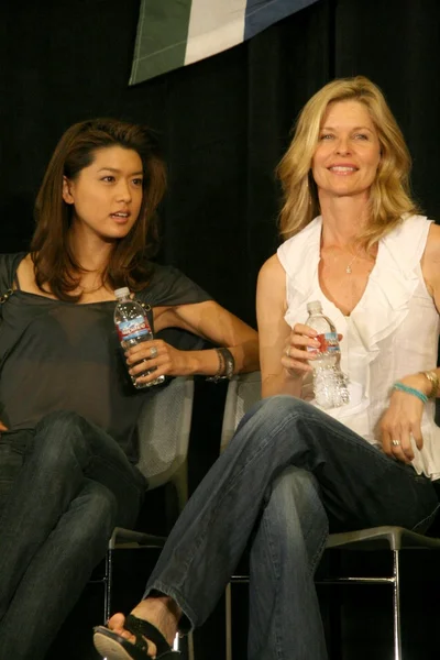 Grace Park and Kate Vernon — Stock Fotó