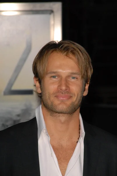 Johann Urb à la première de '2012 ", Regent Cinemas L.A. Live, Los Angeles, CA. 11-3-09 — Photo