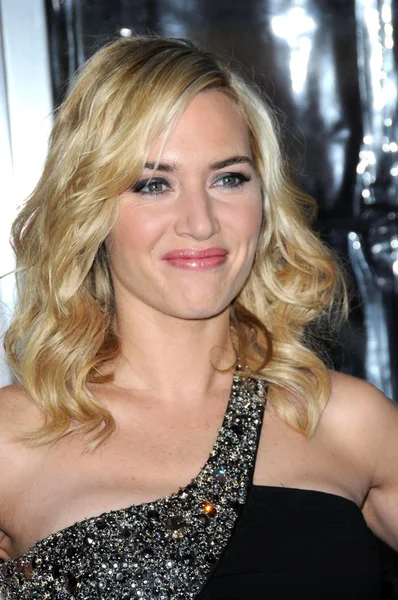 Kate winslet w światową premierę droga do szczęścia. Mann wieś teatr, westwood, ok. 12-15-08 — Zdjęcie stockowe