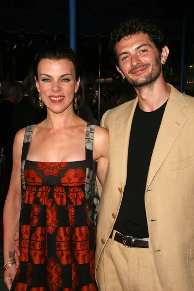 Debi Mazar y su esposo Gabriele — Foto de Stock