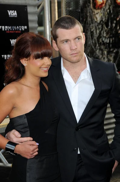 Sam Worthington con ragazza — Foto Stock