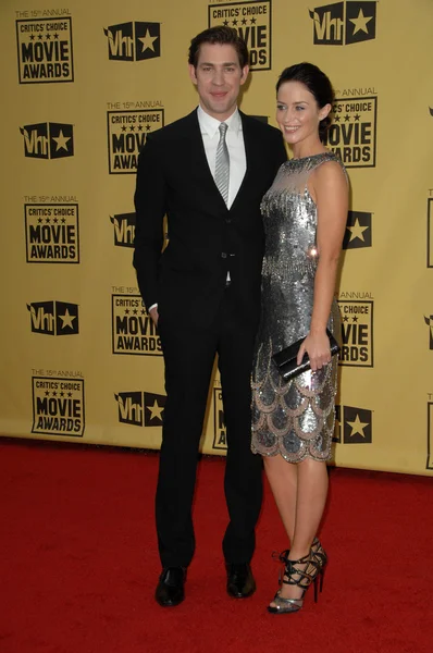 Emily Blunt y John Krasinski — Foto de Stock