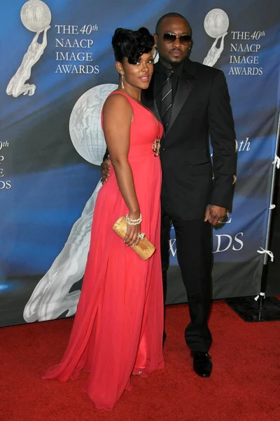 Omar Epps og hustru Keisha ved 40. NAACP Image Awards. Kroatiens auditorium, Los Angeles, CA. Ubearbejdet zink - Stock-foto