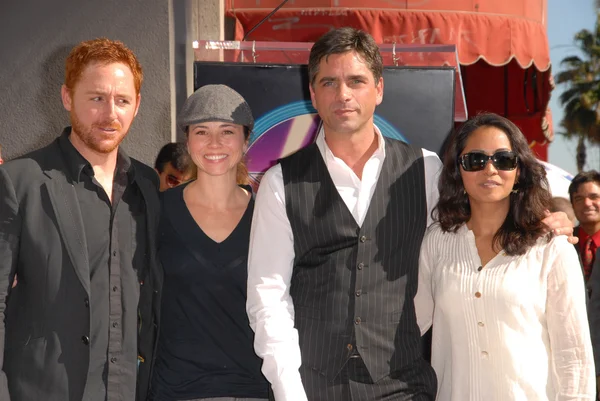 Scott grimes, linda cardellini, john stamos ve parminder nagra — Stok fotoğraf