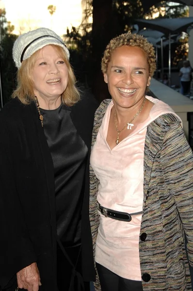 Angie dickinson, shari belafonte — Zdjęcie stockowe