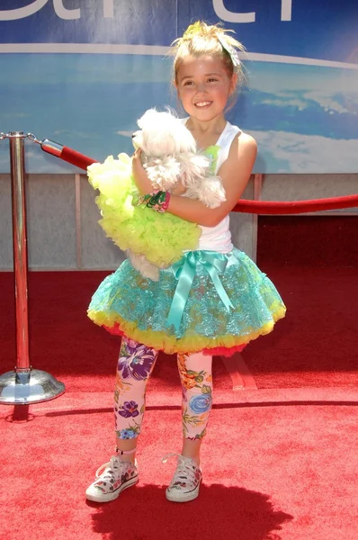 Emily Grace Reaves at the World Premiere of 'Earth'. El Capitan Theatre, Hollywood, CA. 04-18-09 — Stock Photo, Image