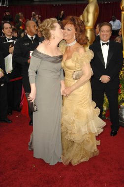 Meryl Streep and Sophia Loren at the 81st Annual Academy Awards. Kodak Theatre, Hollywood, CA. 02-22-09