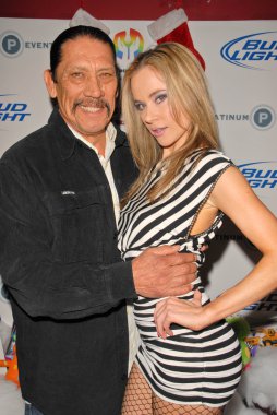 Danny trejo ve paula labaredas bridgetta tomarchio b-day bash ve babes toyland oyuncak araba:, lucky strike, hollywood, ca. 12-04-09