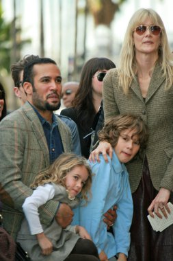 ben harper ve çocuklar ile Laura dern
