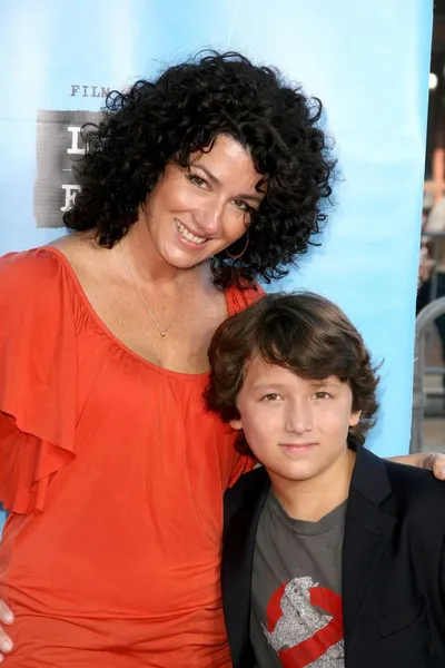 Frankie Jonas und seine Mutter — Stockfoto