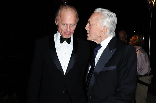 Ed Harris and Kirk Douglas — Stockfoto