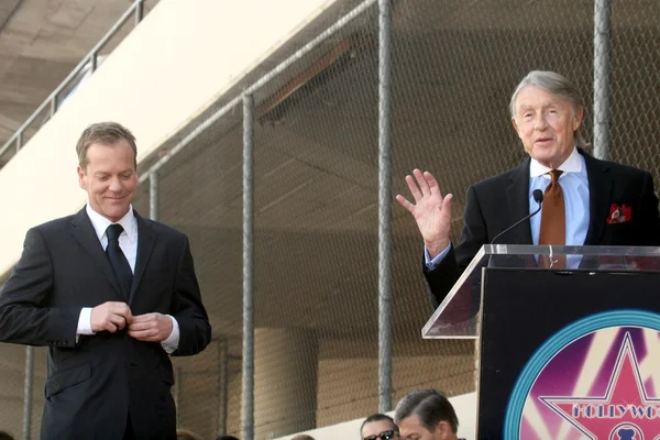 Kiefer Sutherland and Joel Schumacher at the Ceremony Honoring Kiefer Sutherland with the 2,377th Star on the Hollywood Walk of Fame. Hollywood Boulevard, Hollywood, CA. 12-09-08 — Stok fotoğraf