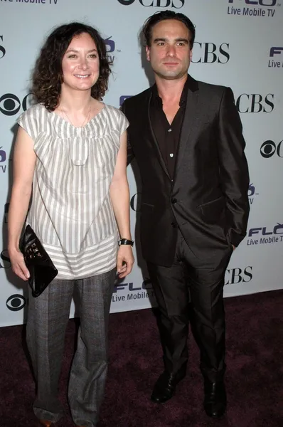 Sara Gilbert y Johnny Galecki —  Fotos de Stock