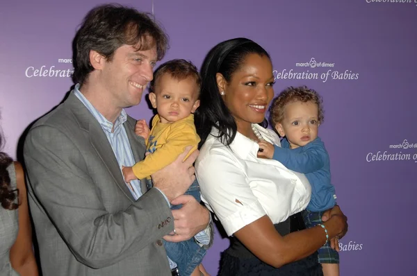 Mike Nilon with Garcelle Beauvais and family — ストック写真