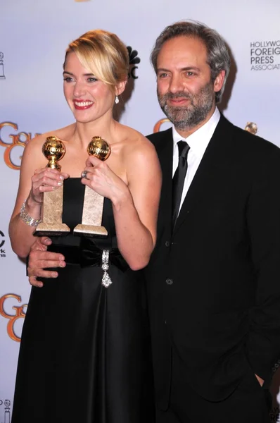 Kate Winslet and Sam Mendes in the press room at the 66th Annual Golden Globe Awards. Beverly Hilton Hotel, Beverly Hills, CA. 01-11-09 — Stock Photo, Image