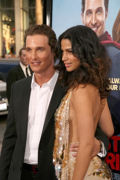 Matthew McConaughey e Camila Alves na estreia mundial de "Fantasmas de Namoradas Passadas". Grauman 's Chinese Theatre, Hollywood, CA. 04-27-09 — Fotografia de Stock