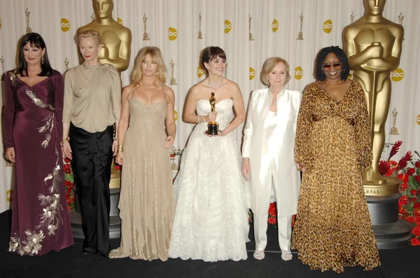 Anjelica Huston, Tilda Swinton, Goldie Hawn, Penelope Cruz, Eva Marie Saint, Whoopi Goldberg — Stok fotoğraf