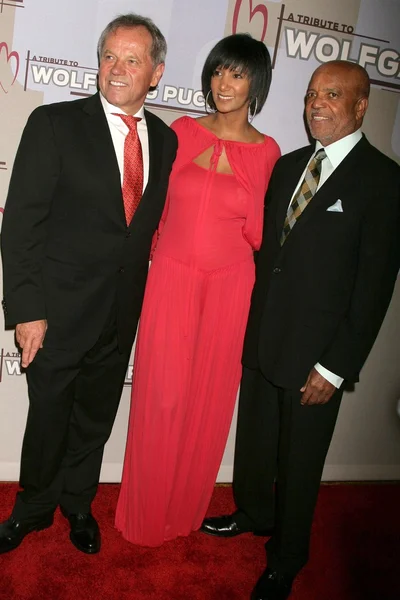 Wolfgang Puck avec sa femme Gelila et Berry Gordy — Photo