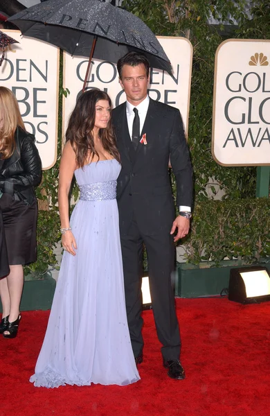 Fergie y Josh Duhamel en los 67th Annual Golden Globe Awards, Beverly Hilton Hotel, Beverly Hills, CA. 01-17-10 — Foto de Stock