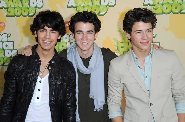 Jonas Brothers на церемонии Nickelodeon 's 2009 Kids' Choice Awards. Поли Павильон, Вествуд, Калифорния. 03-29-09 — стоковое фото