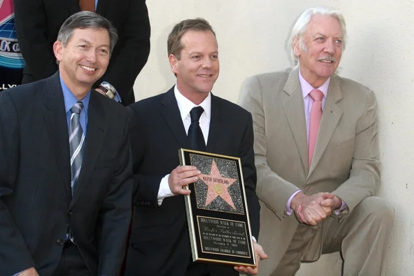 Leron Gubler with Kiefer Sutherland and Donald Sutherland — 图库照片