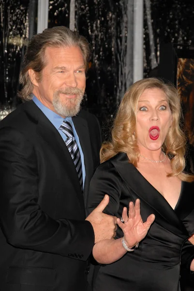 Jeff Bridges i żona w "Crazy Heart" Los Angeles Premiere, Acadamy of Motion Picture Arts and Sciences, Beverly Hills, CA. 12-08-09 — Zdjęcie stockowe