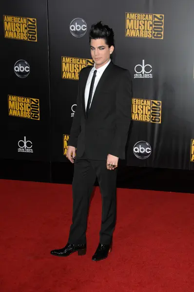 Adam Lambert at the 2009 American Music Awards Arrivals, Nokia Theater, Los Angeles, CA. 11-22-09 — Stock Photo, Image