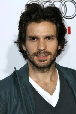 Santiago Cabrera
