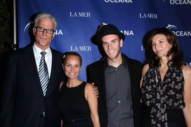 ted Danson ve kristin chenoweth charlie ile mcdowell ve mary steenburgen