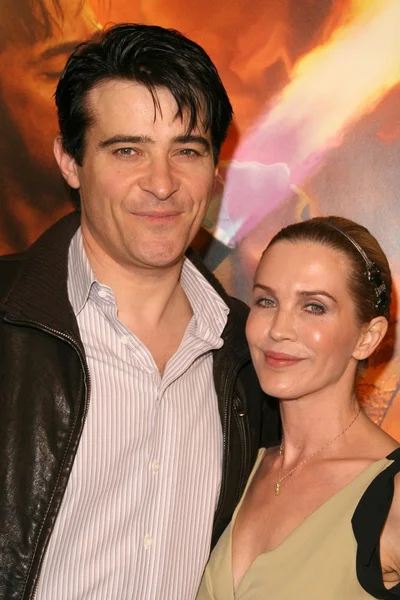 Goran Visnjic y su esposa Ivana en los EE.UU. Estreno de 'Watchmen'. Grauman 's Chinese Theatre, Hollywood, CA. 03-02-09 — Foto de Stock
