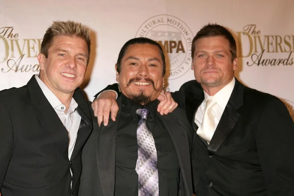 Kenny Johnson with Gregory Cruz and Bailey Chase — Stock Photo, Image