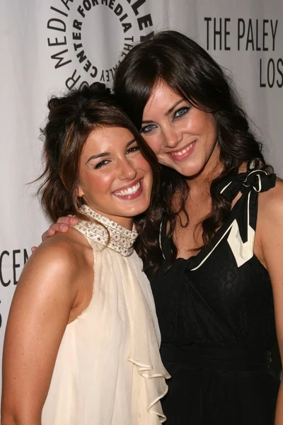 Shenae Grimes and Jessica Stroup — Stock Photo, Image