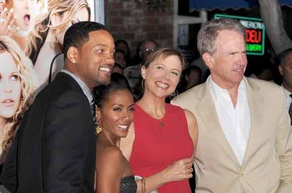 Will smith und jada pinkett smith mit annette bening und warren beatty — Stockfoto