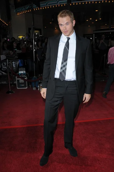 Kellan Lutz at the Los Angeles Premiere of Twilight. Mann Village, Westwood, CA. 11-17-08 — Stock Photo, Image