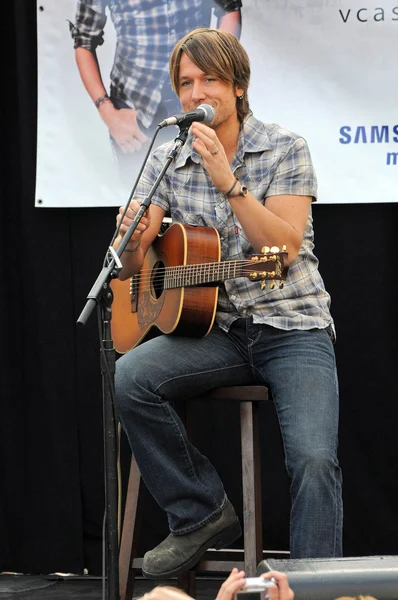 Keith Urban ad un concerto acustico gratuito di Keith Urban, sponsorizzato da Verizon Wireless e Samsung Mobile, Verizon Wireless Store, Pasadena, CA. 11-21-09 — Foto Stock