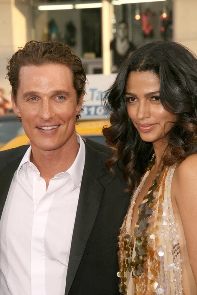 Matthew McConaughey and Camila Alves at the World Premiere of 'Ghosts of Girlfriends Past'. Grauman's Chinese Theatre, Hollywood, CA. 04-27-09 — 图库照片