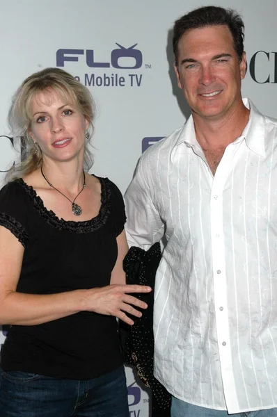 Patrick Warburton y su esposa Cathy — Foto de Stock