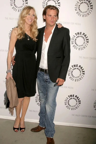 Alana stewart ve sean stewart sonraki sahne ışıkları tasarımcıları, mondrian otel, west hollywood, ca 02-20-05 — Stok fotoğraf