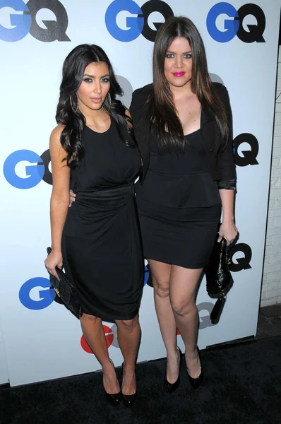 Kim kardashian και khloe kardashian — Φωτογραφία Αρχείου