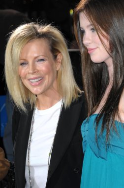 Kim Basinger ve onun kızı İrlanda