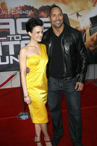 Carla Gugino and Dwayne Johnson — Stock Photo, Image