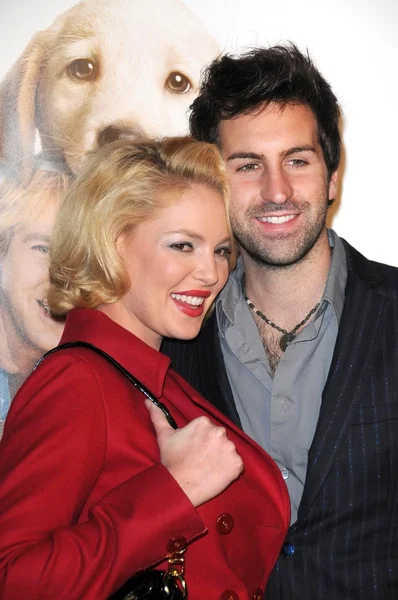 Katherine Heigl y Josh Kelley en Los Angeles Premiere of Marley and Me. Mann Village Theater, Los Ángeles, CA. 12-11-08 — Foto de Stock