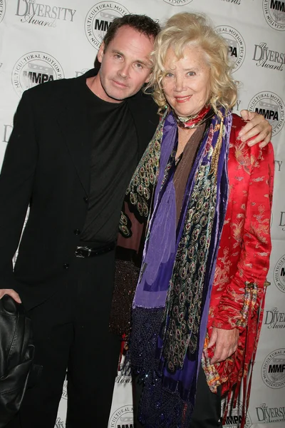 Kevin Masterson y Sally Kirkland en los 17 Premios Anuales a la Diversidad de la Multicultural Motion Picture Association, Beverly Hills Hotel, Beverly Hills, CA. 11-22-09 —  Fotos de Stock