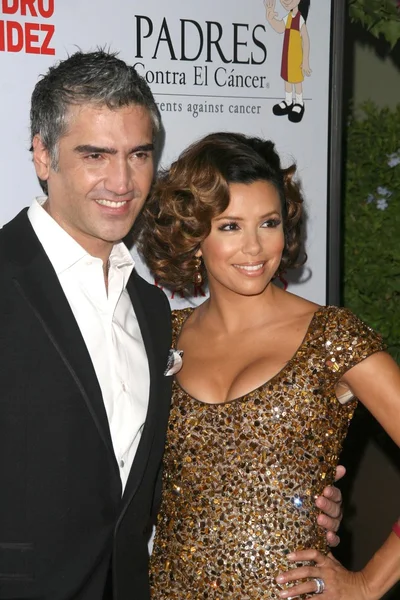 Alejandro fernandez en eva longoria parker op de 8e jaarlijkse padres contra el kankers el sueno de esperanza voordeel gala. Hollywood en highland grand ballroom, hollywood, ca. 10-07-08 — Stockfoto