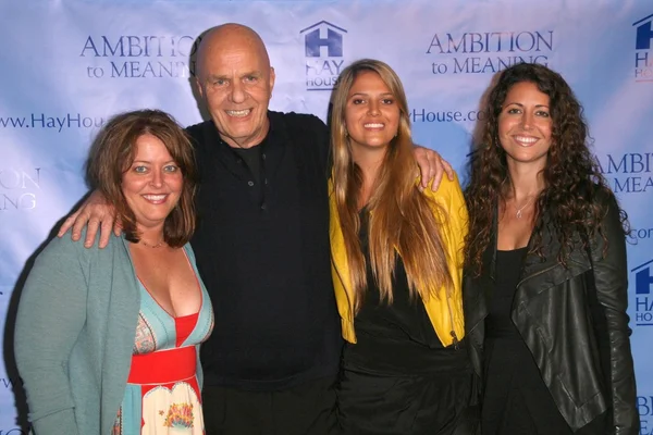 Wayne Dyer and his family — Stock Photo, Image