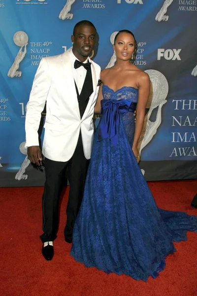 Lance Gross and Eva Marcille at the 40th NAACP Image Awards. Shrine Auditorium, Los Angeles, CA. 02-12-09 — Stock Photo, Image